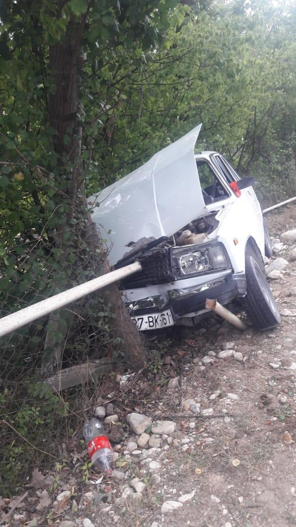 Avtomobil qaz xəttinə çırpıldı - FOTO